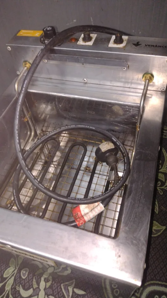 Fritadeira elétrica Venâncio 23L. Funcionando perfeitamente. Aquece rápido.