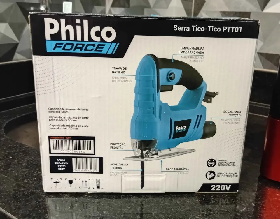 Serra tico tico usada apenas 1 vez . Voltagem 220v