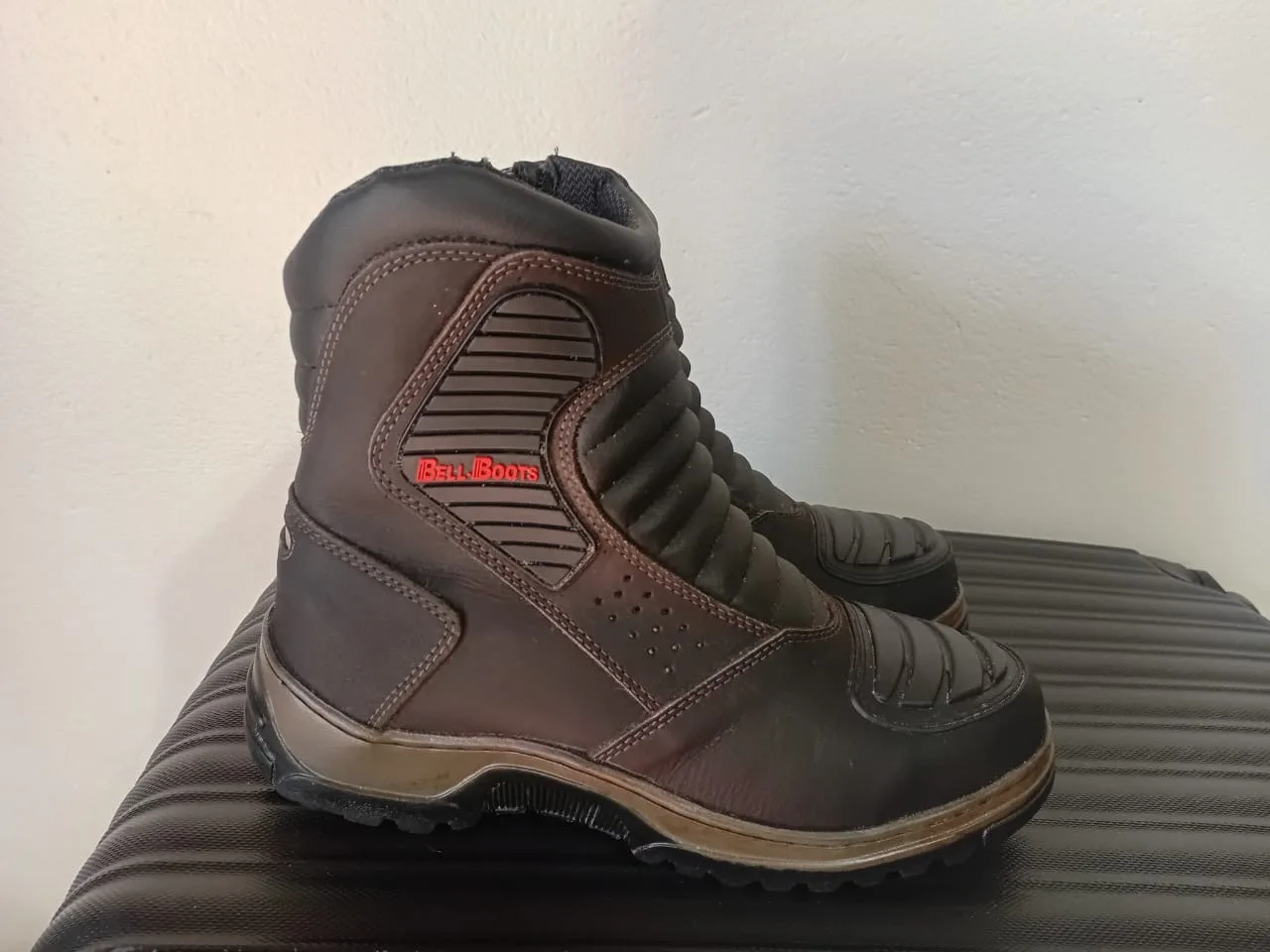 Bota de couro, tam 39