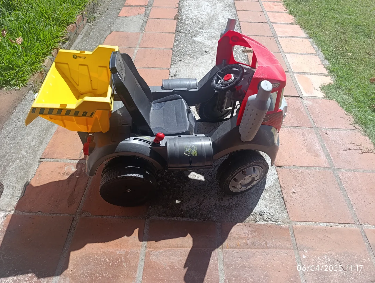 Caminhão Caçamba Brutus Bandeirantes