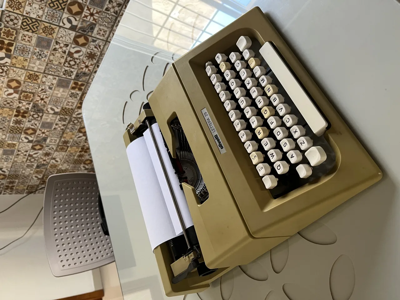 Maquina de Escrever Olivetti Lettera 25 em bom estado de conservação e funcionando