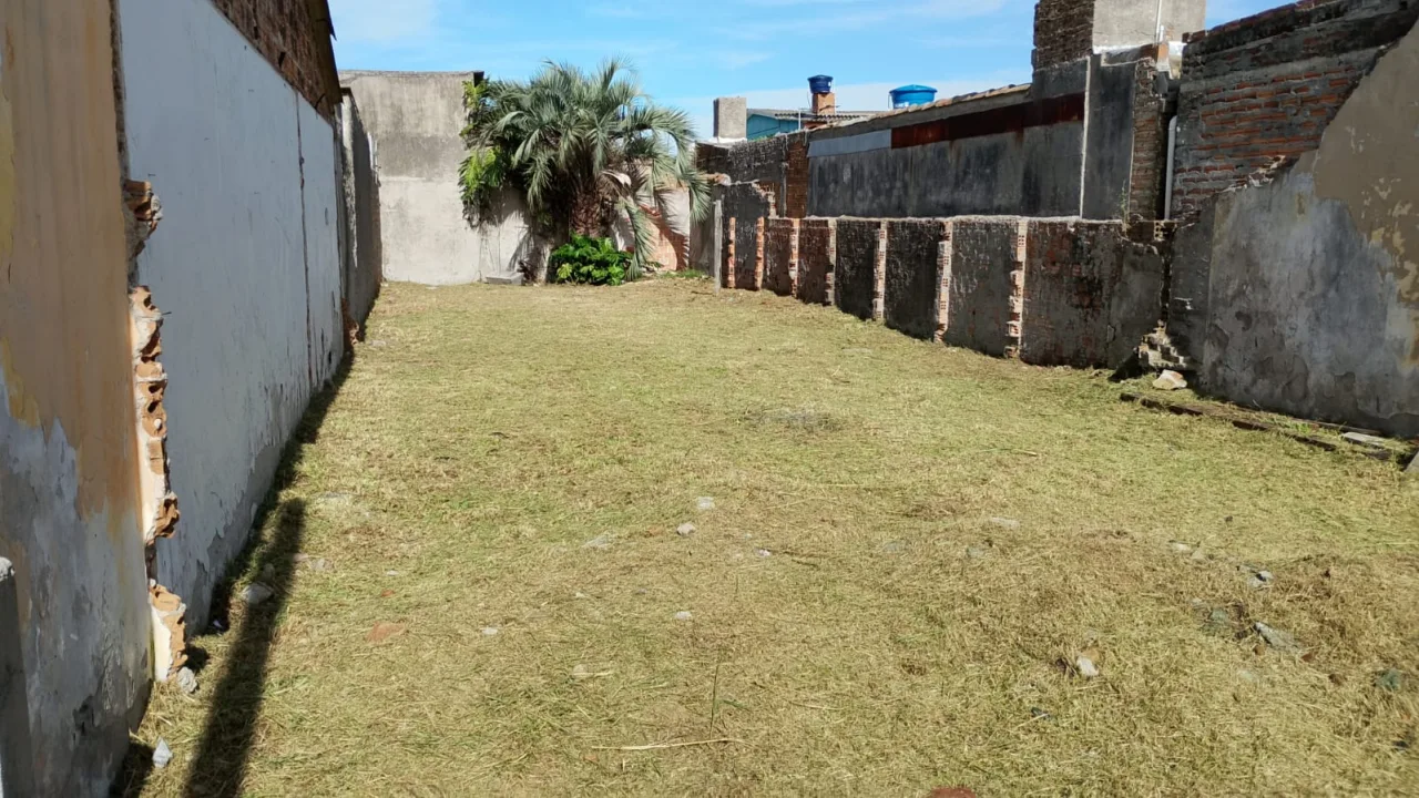 TERRENO 8X30M - Totalmente legalizado.