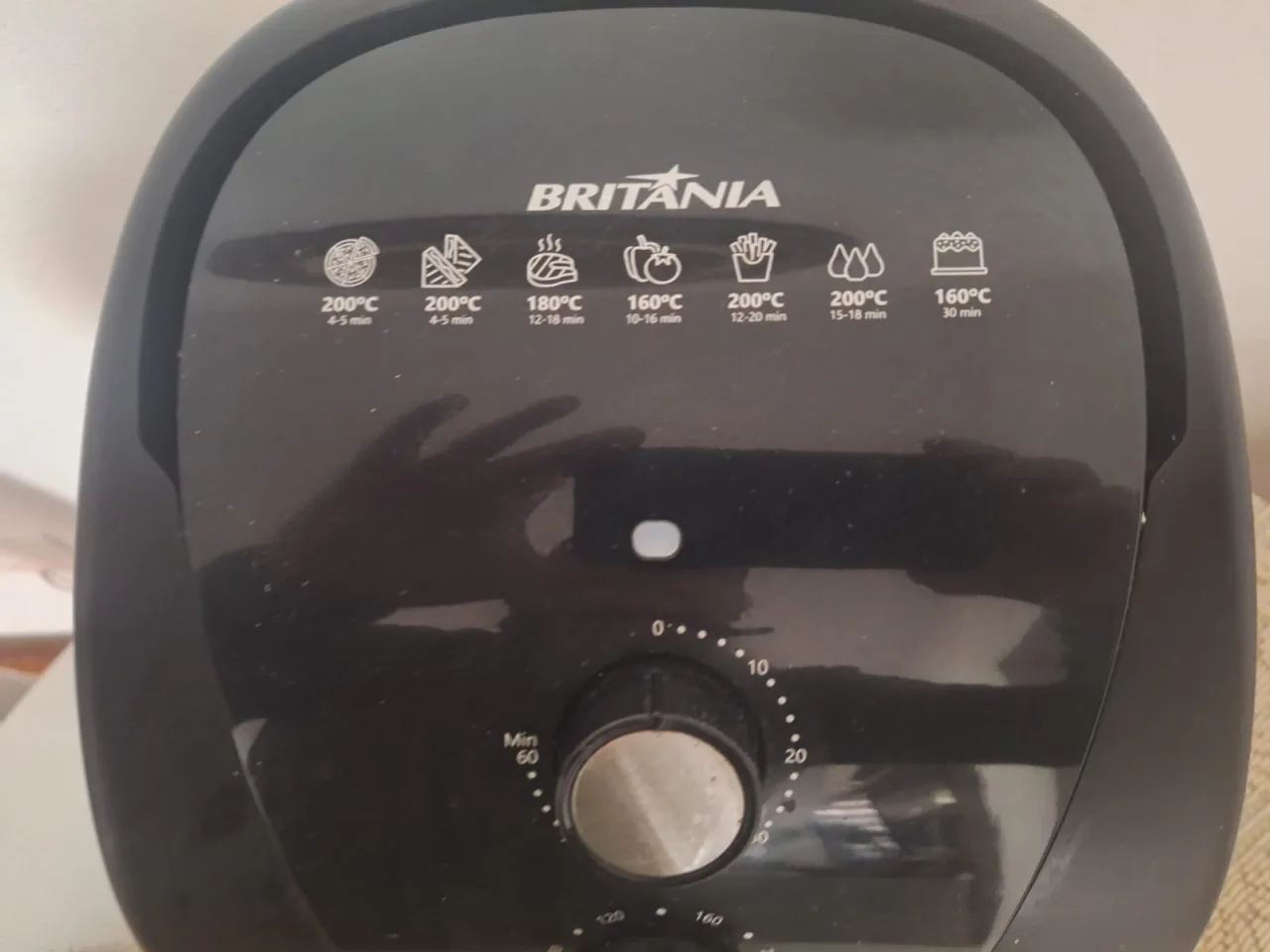 VENDO AIR FRYER  BRITANIA 5.5 LITROS.
