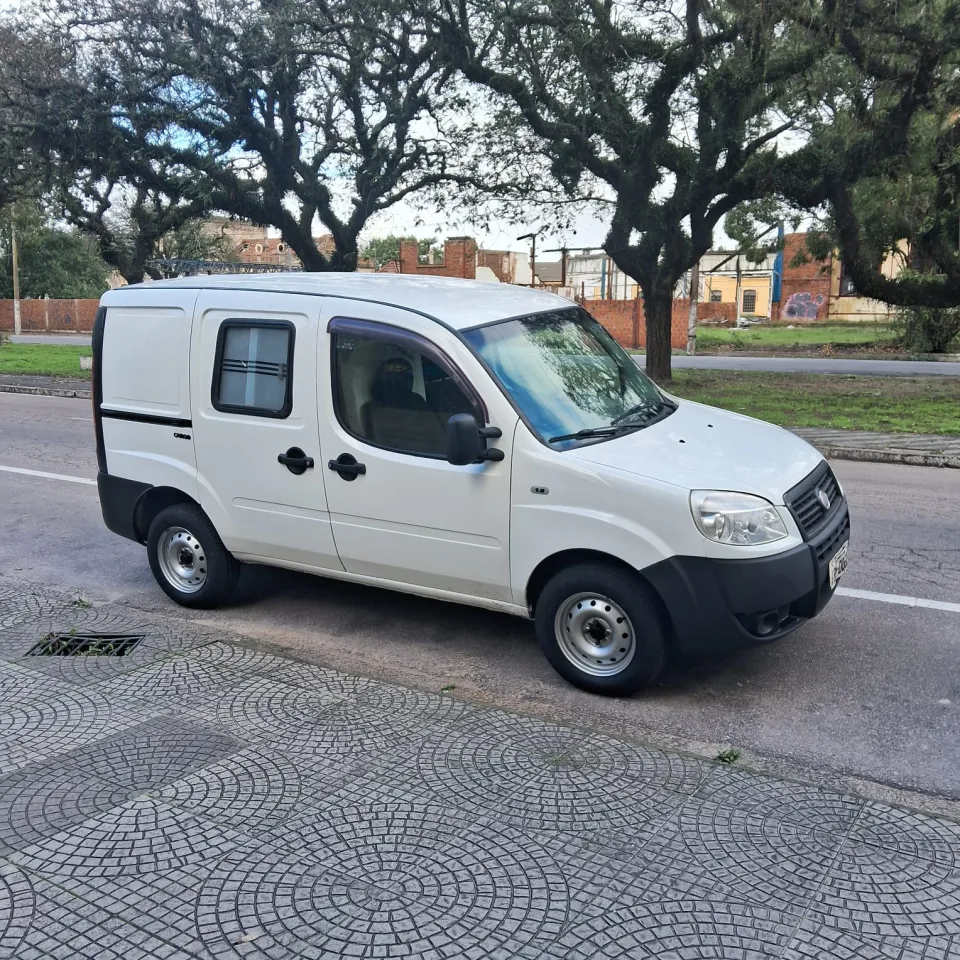 VENDO FIAT DOBLÓ CARGO 2011 IDEAL  PARA TRANSPORTE DE MERCADORIAS E ENTREGAS