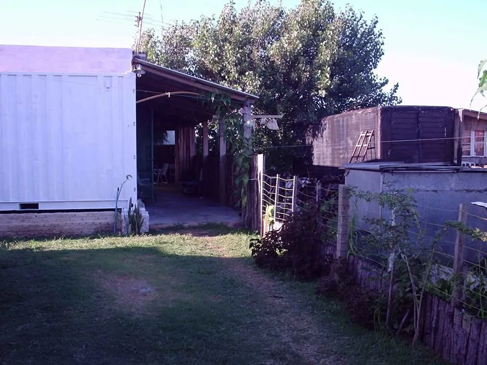 Vendo casa 2 Quartos, 1 banheiro e garagem casa de container.Situado na quarta secção da Barra Rio Grande/ Rs